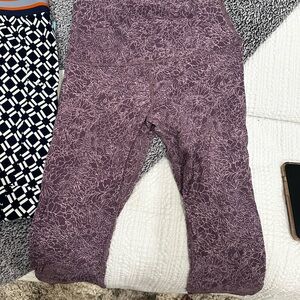 Gently used lululemon align 21 inch crop leggings.